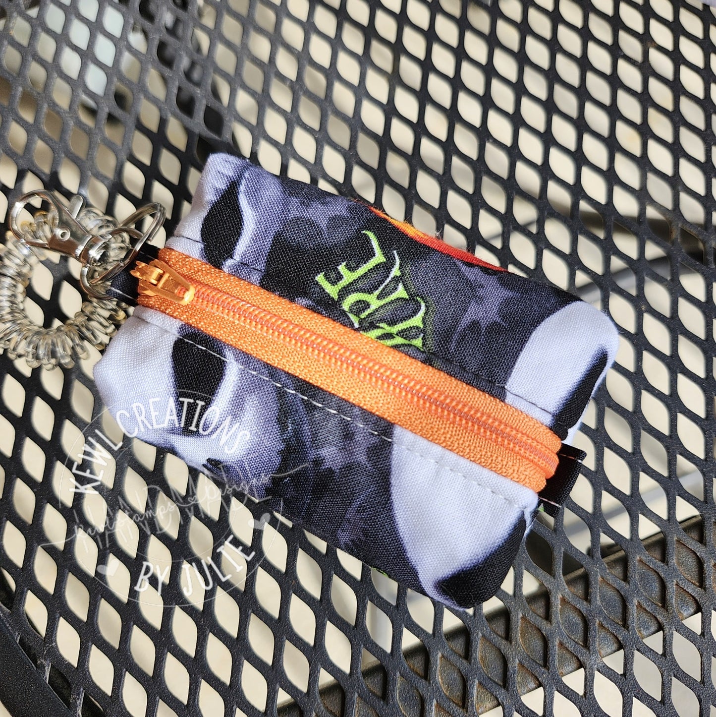 Itty Bitty Boxy bag with swivel clasp