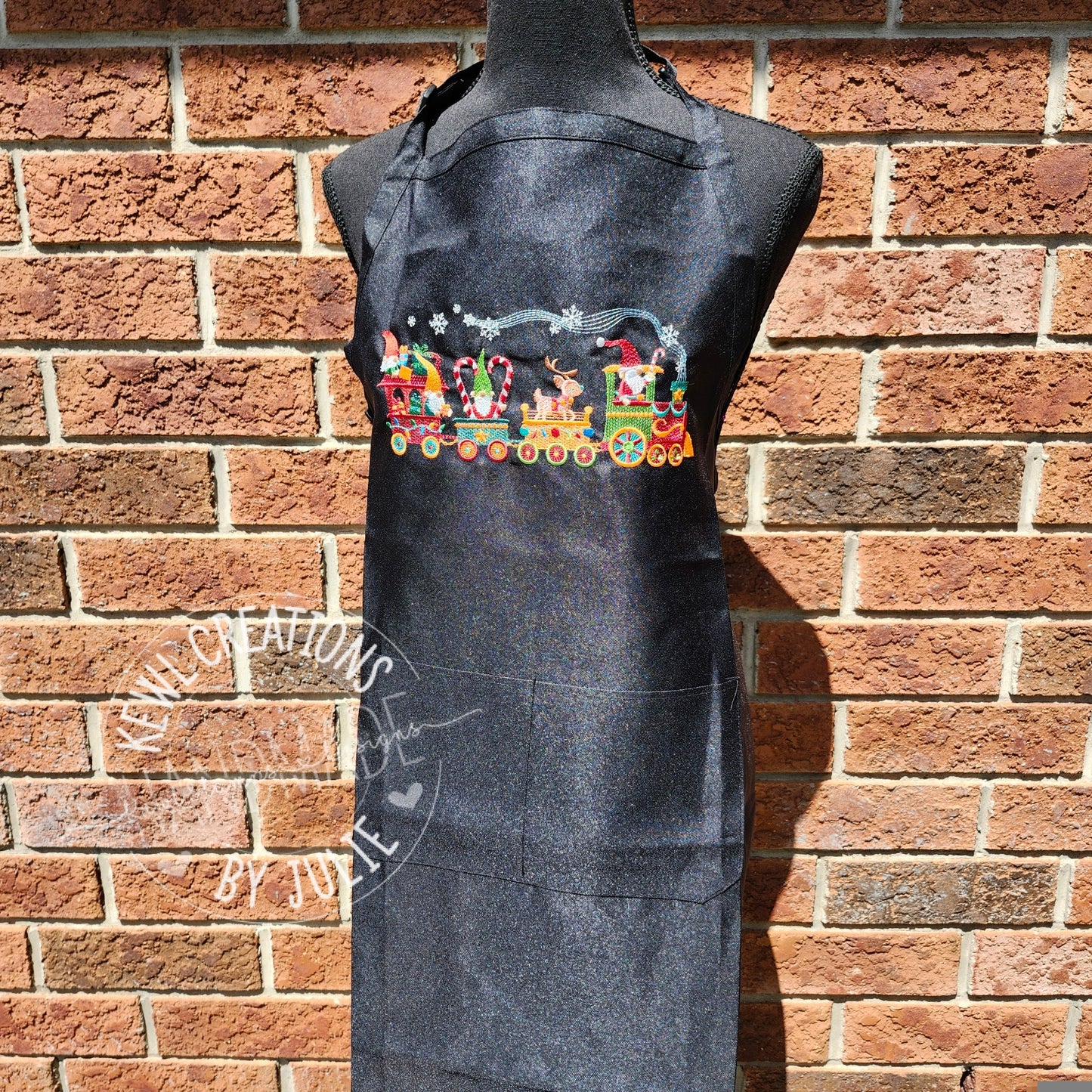 Apron | Embroidered aprons