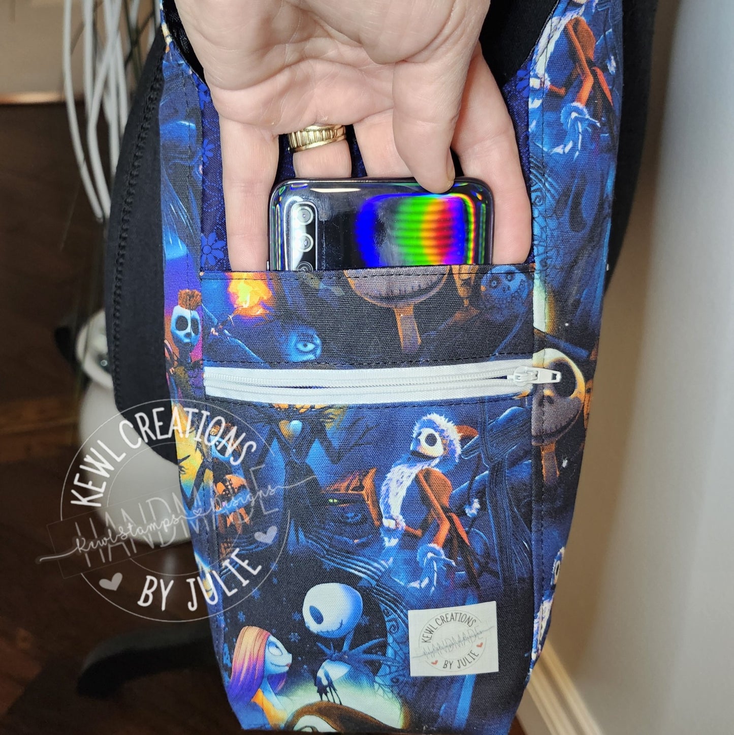 Boxed bottom - H2O 2GO sling bag - Pattern by LindsHandmade