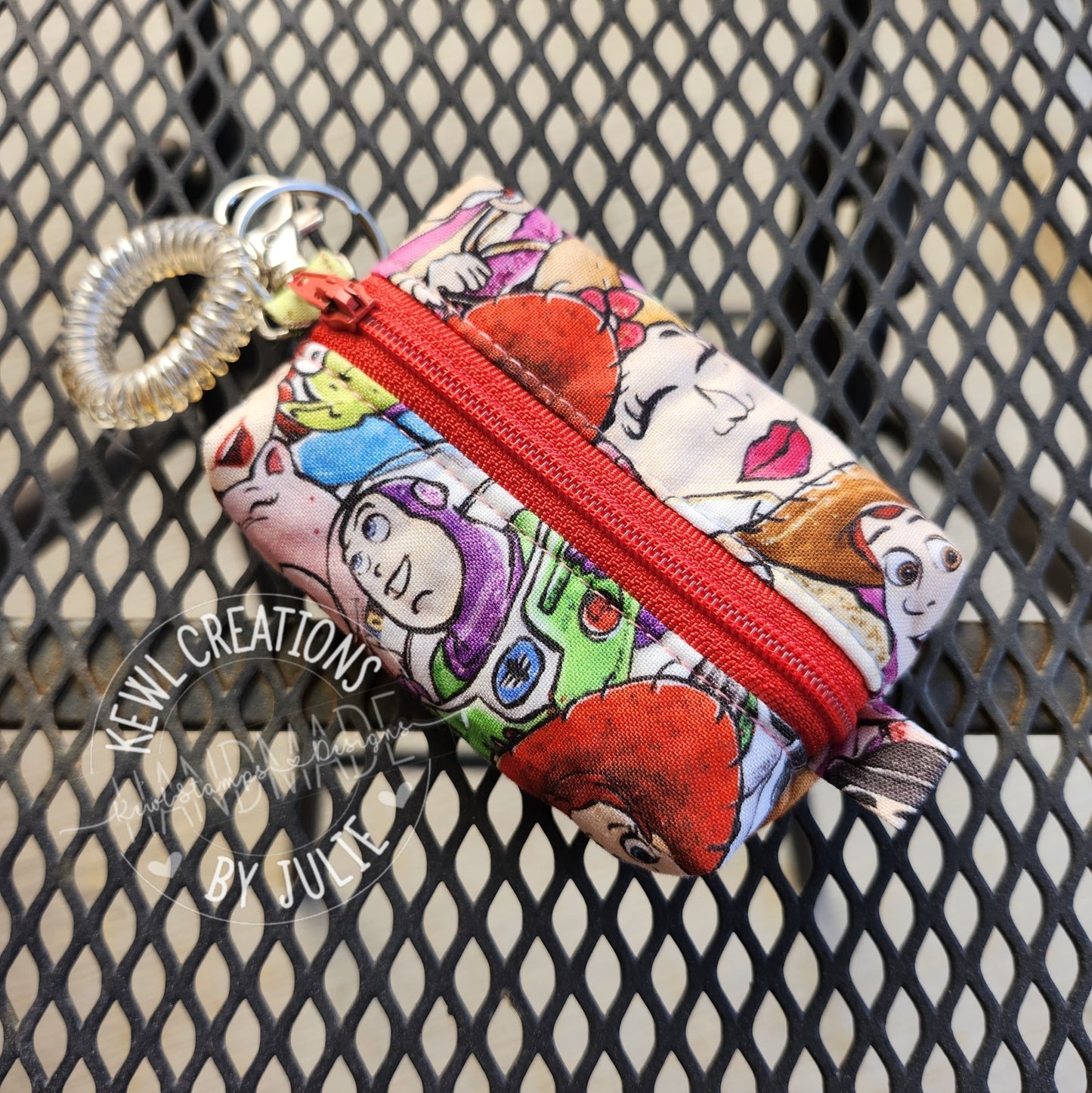 Itty Bitty Boxy bag with swivel clasp