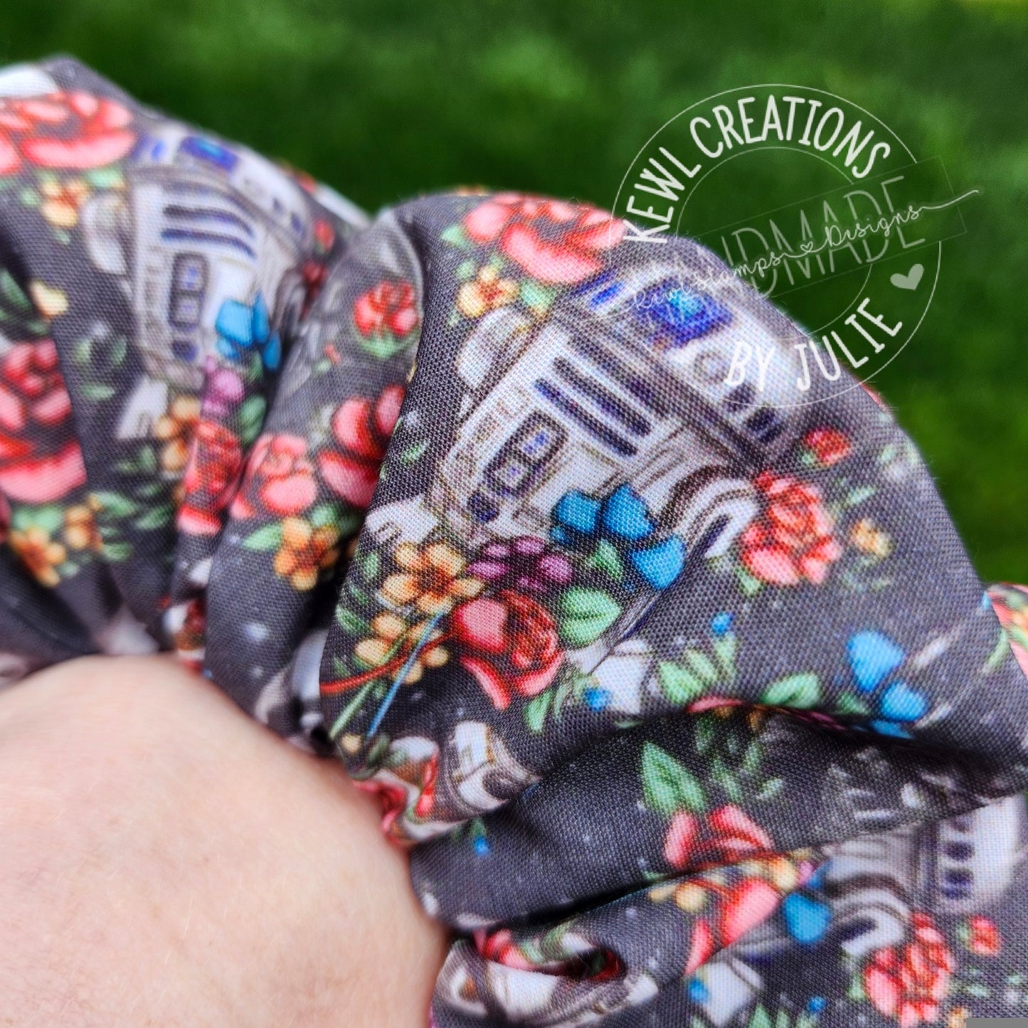 Cute and fashionable scrunchies | hair ties