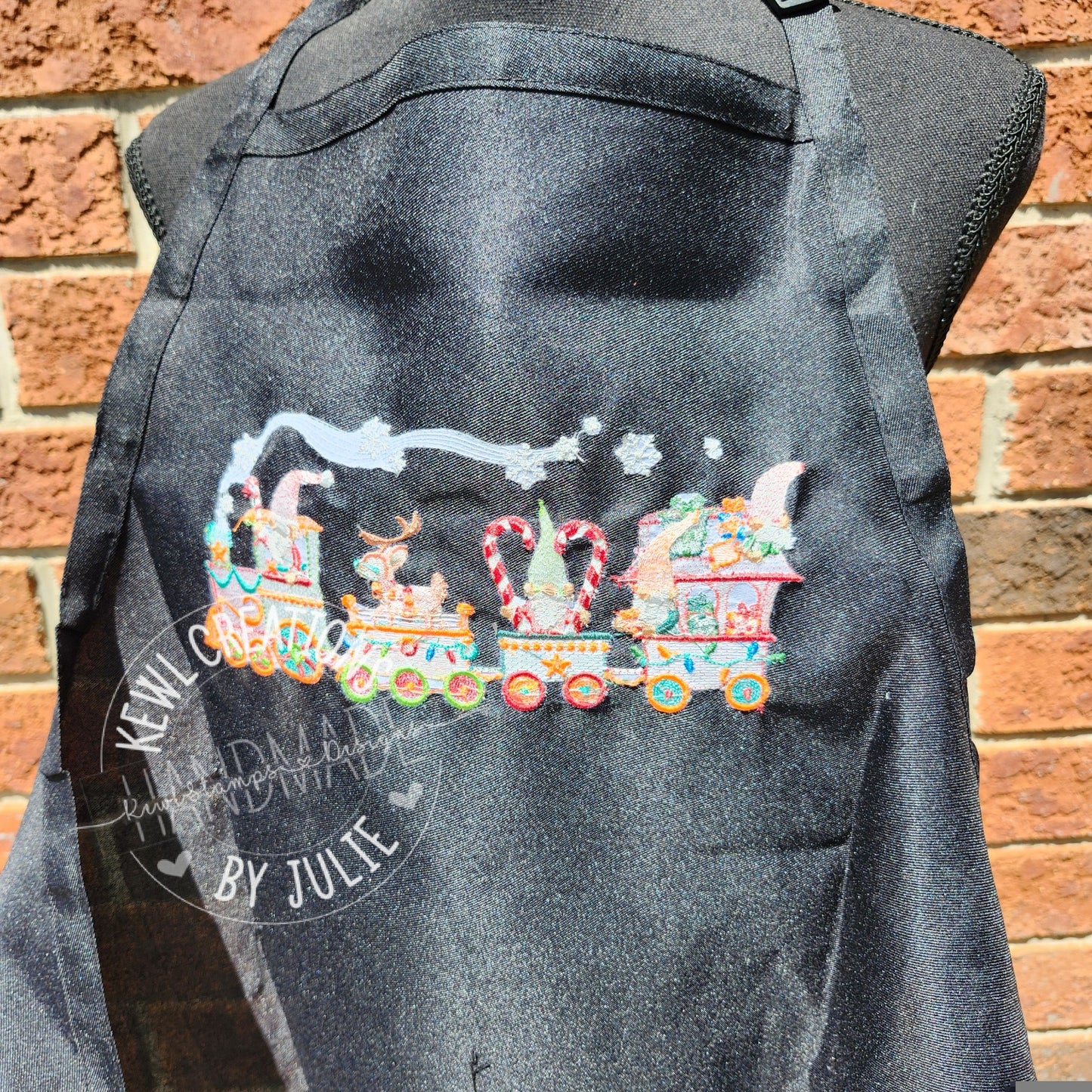 Apron | Embroidered aprons