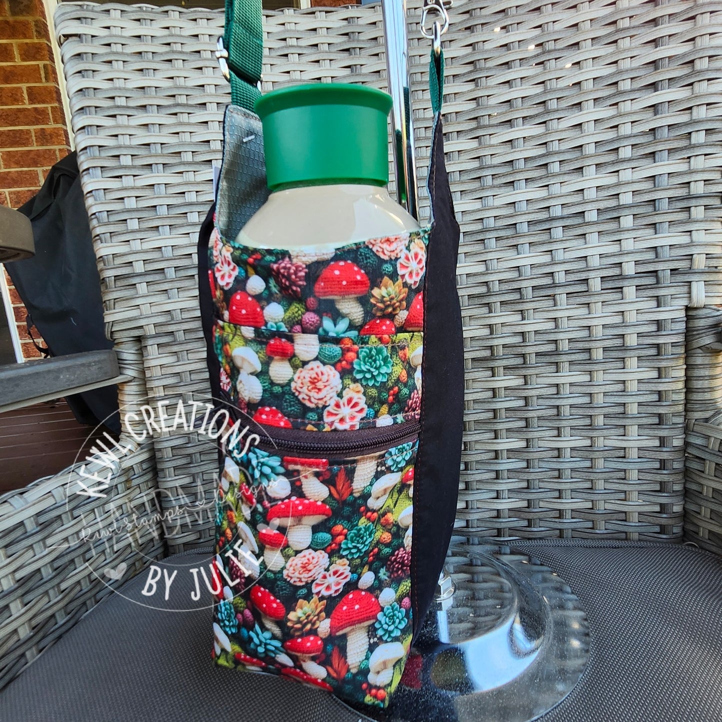 Boxed bottom - H2O 2GO sling bag - Pattern by LindsHandmade