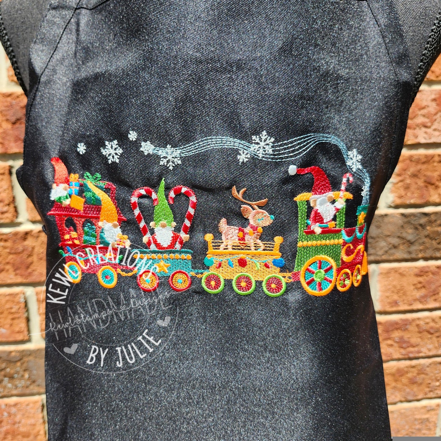 Apron | Embroidered aprons